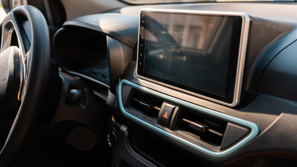 A close up of the Bluetooth entertainment system and full Air Conditioning and Heating system in the Wink Mark3