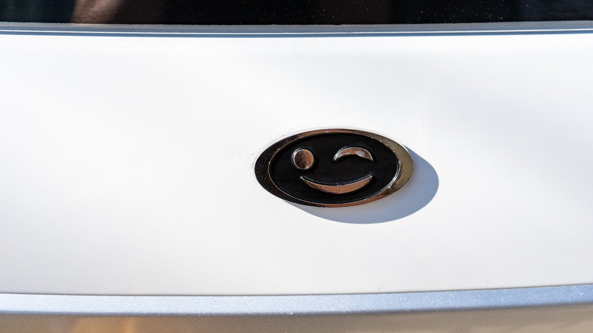 The Wink Logo on the front of a Wink Mark3